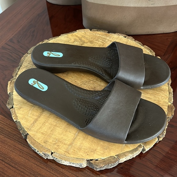 Oka-B Women’s Grace Slide Sandals in Hot Chocolate - Picture 2 of 12